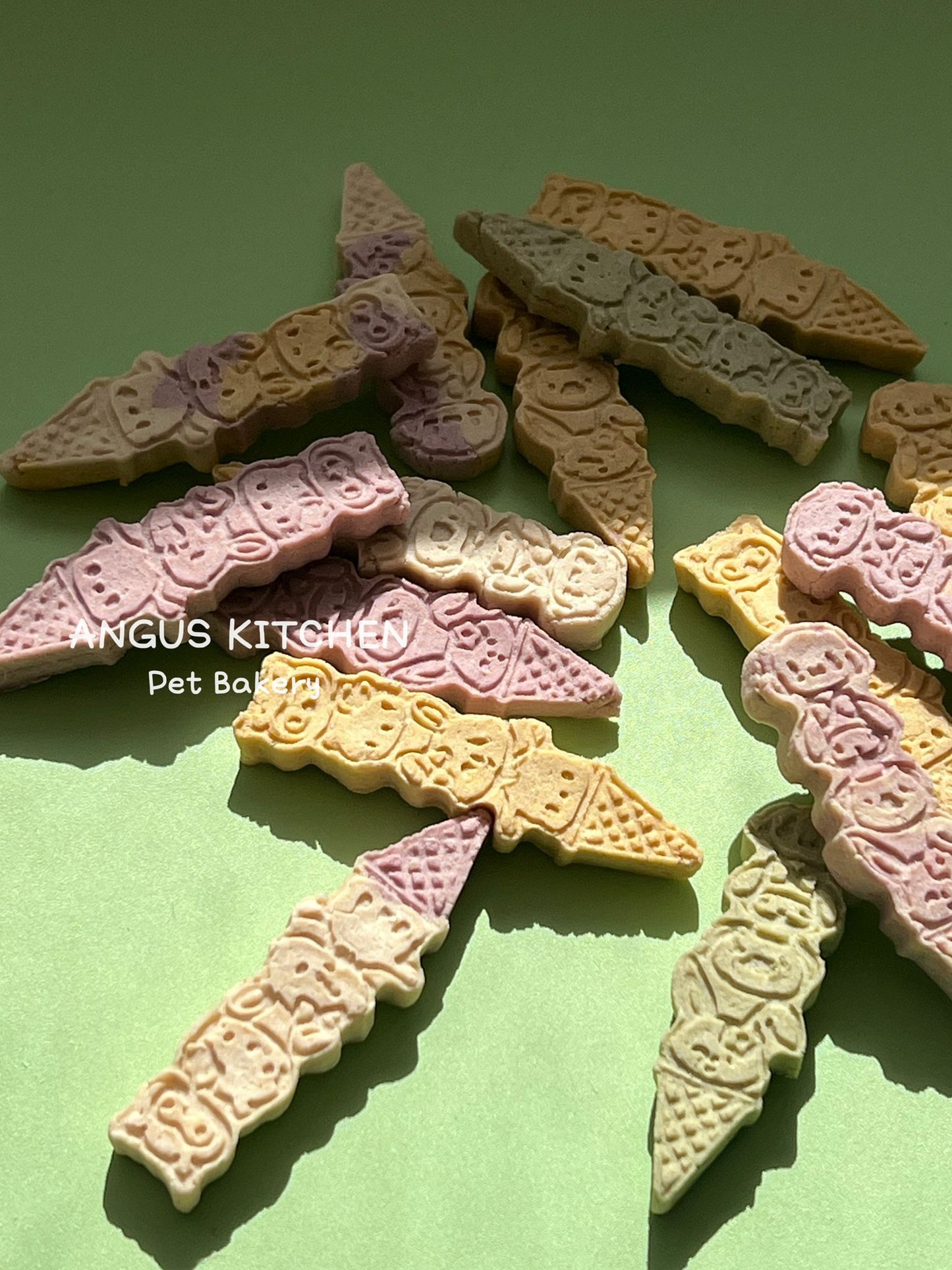 Angus’ Chicky Cone - Biscuit