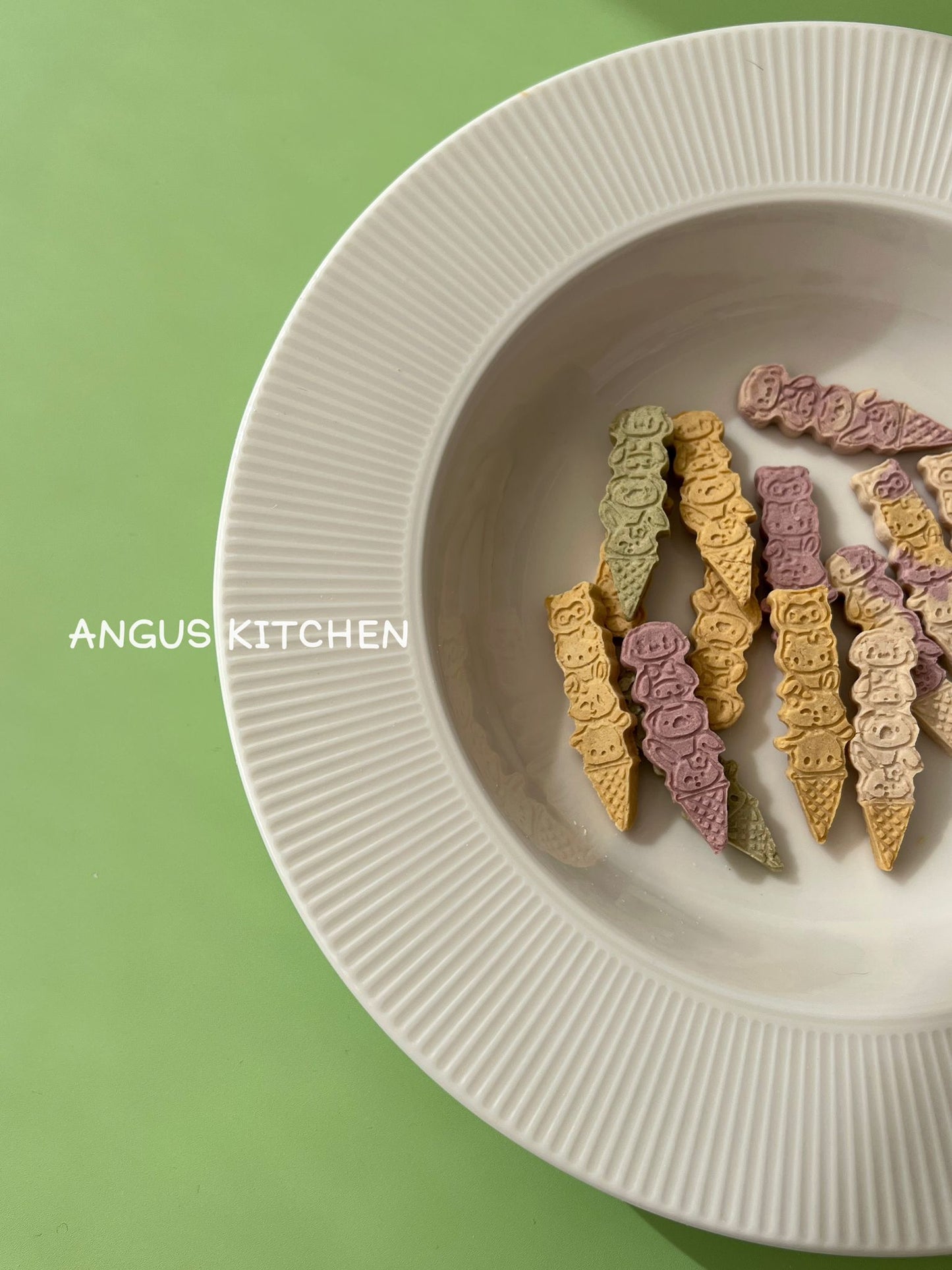 Angus’ Chicky Cone - Biscuit